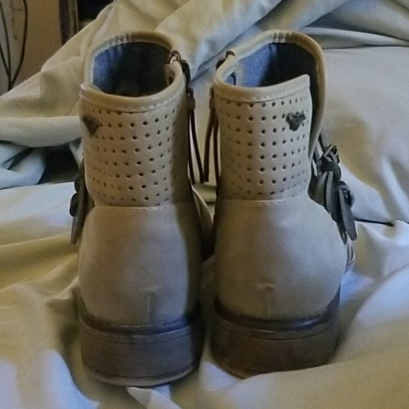 NWOT Roxy Buckle ankle booties - Picture 3 of 8